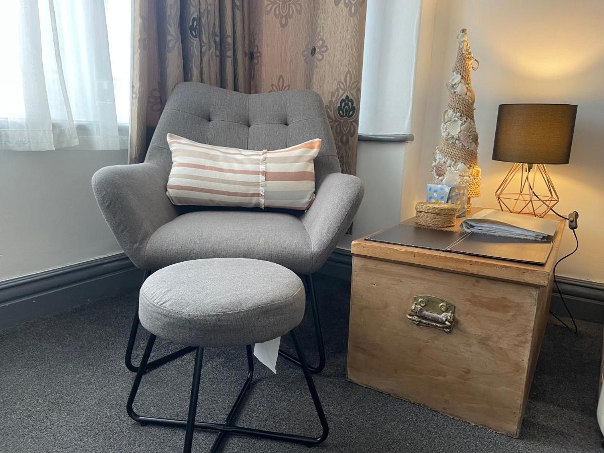 Entire Holiday Home In Blackpool With Free Parking And A Private Patio Garden Экстерьер фото