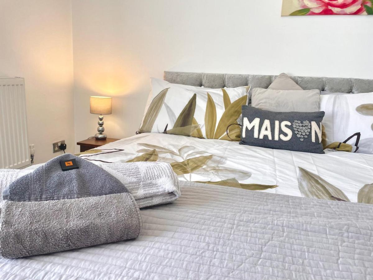 Entire Holiday Home In Blackpool With Free Parking And A Private Patio Garden Экстерьер фото