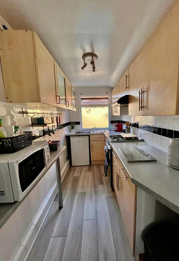 Entire Holiday Home In Blackpool With Free Parking And A Private Patio Garden Экстерьер фото