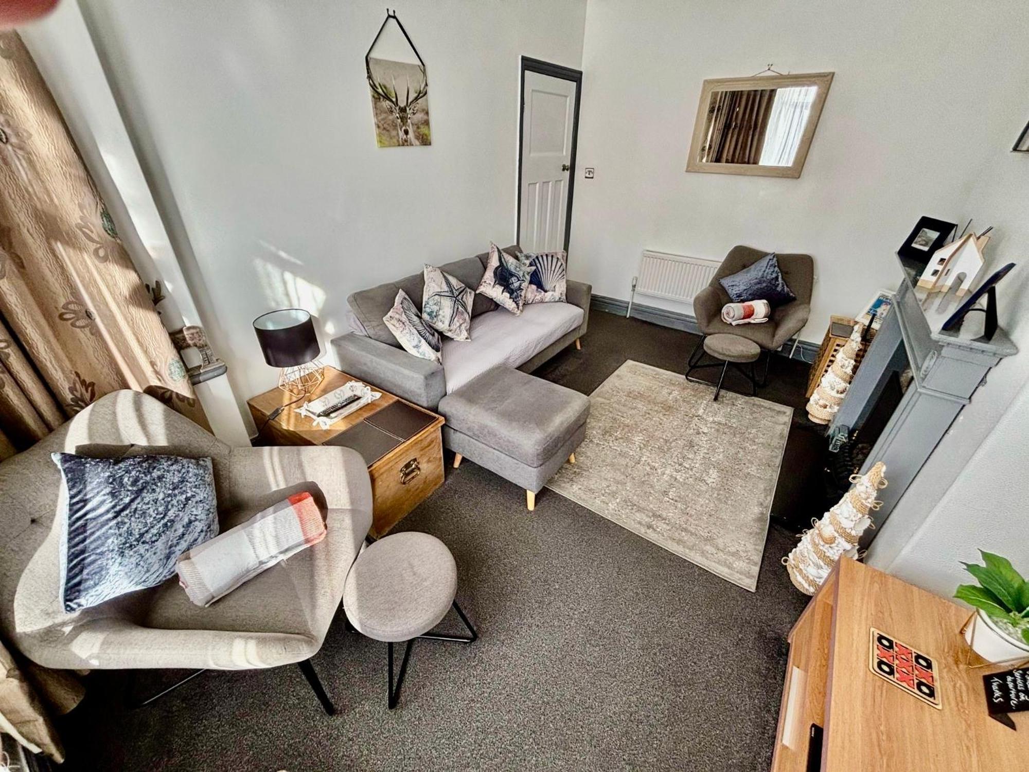 Entire Holiday Home In Blackpool With Free Parking And A Private Patio Garden Экстерьер фото